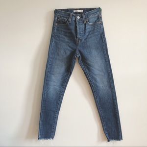 Levi’s high waisted wedgie blue wash  jeans